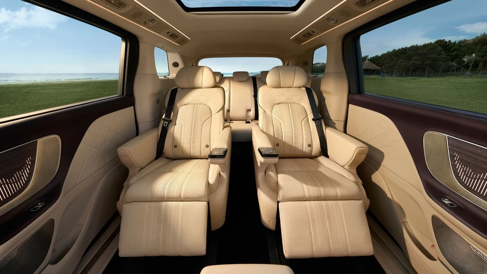 Обновленный минивэн Voyah Dream+ салон интерьер второй третий ряд сиденья