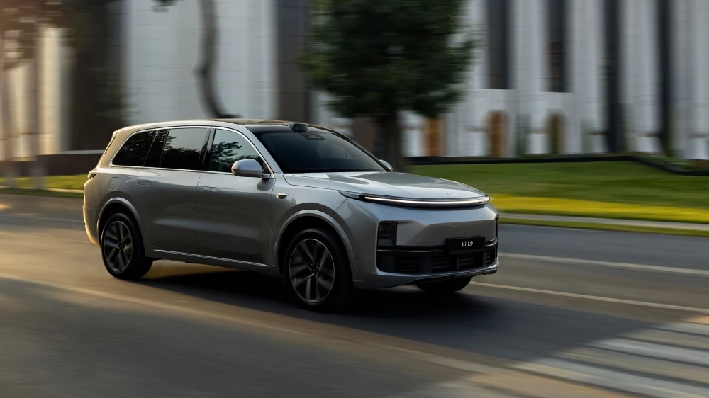 li auto l9 сбоку спереди