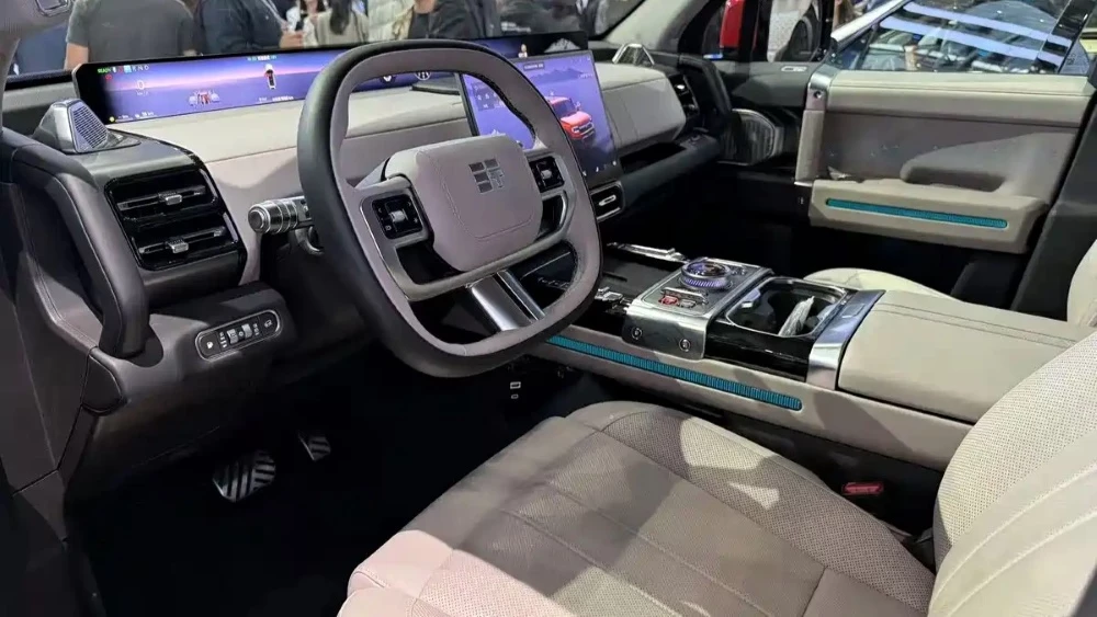 внедорожник jetour g700 автосалон Гуанчжоу интерьер