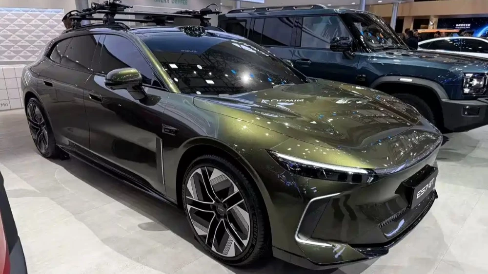 exlantix es7 gt сбоку спереди автосалон гуанчжоу 2025