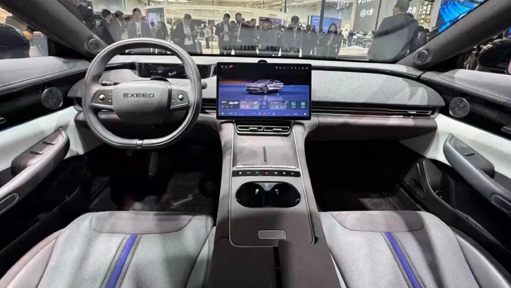 exlantix es hero интерьер автосалон гуанчжоу 2025