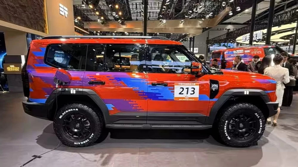 внедорожник jetour g700 автосалон Гуанчжоу сбоку