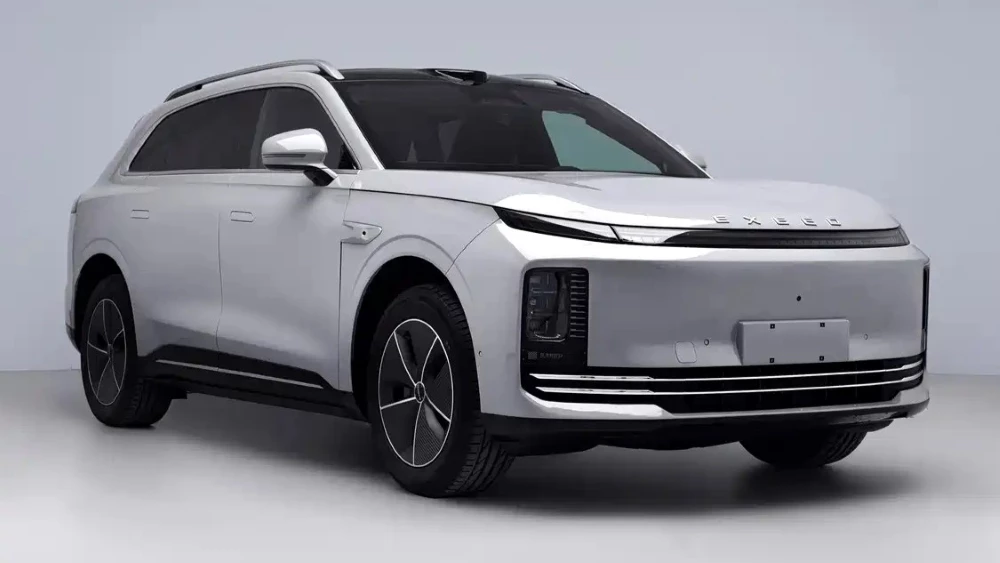 Обновленный электрический кроссовер exeed exlantix et7 спереди сбоку