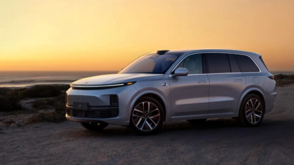 li auto l9 сбоку спереди