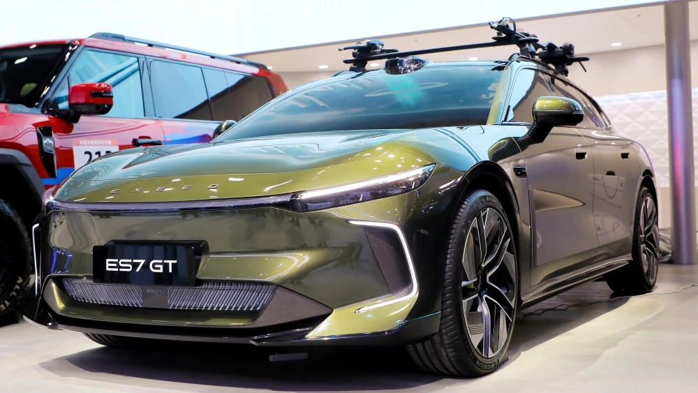 exlantix es7 gt сбоку спереди автосалон гуанчжоу 2025