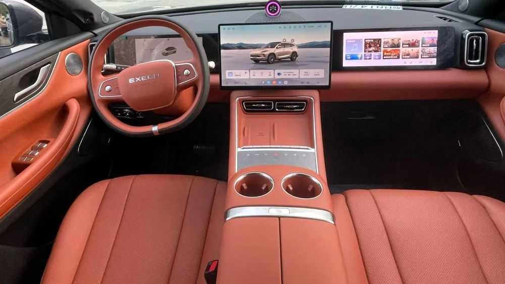 exeed exlantix et5 кроссовер гибридный интерьер