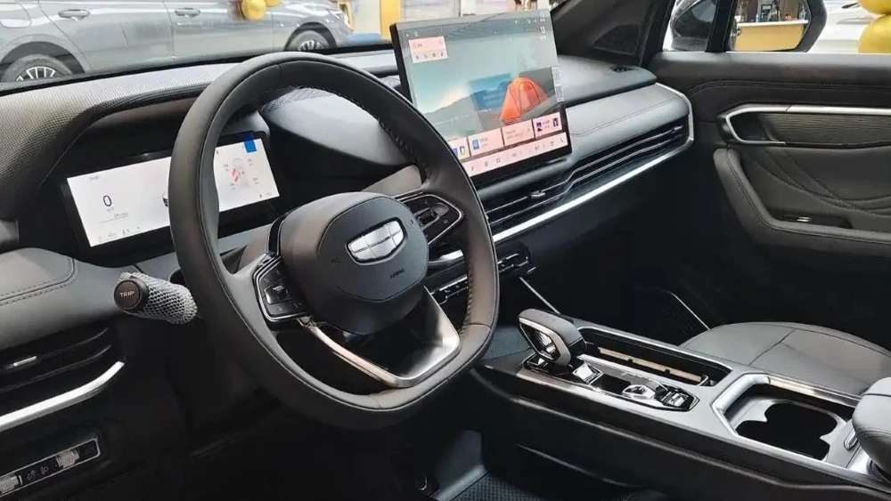 новое поколение geely okavango кроссовер интерьер в китае