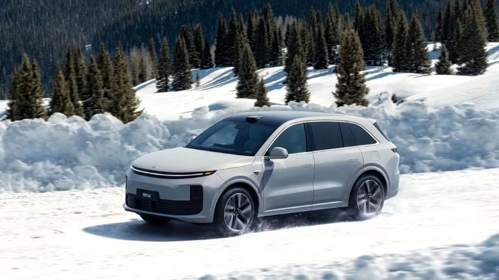 li auto l6 сбоку спереди