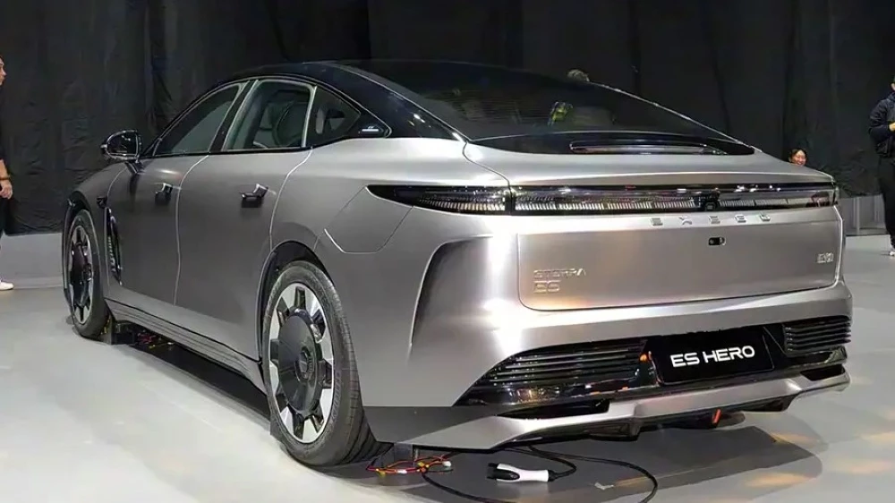 exlantix es hero сбоку сзади автосалон гуанчжоу 2025