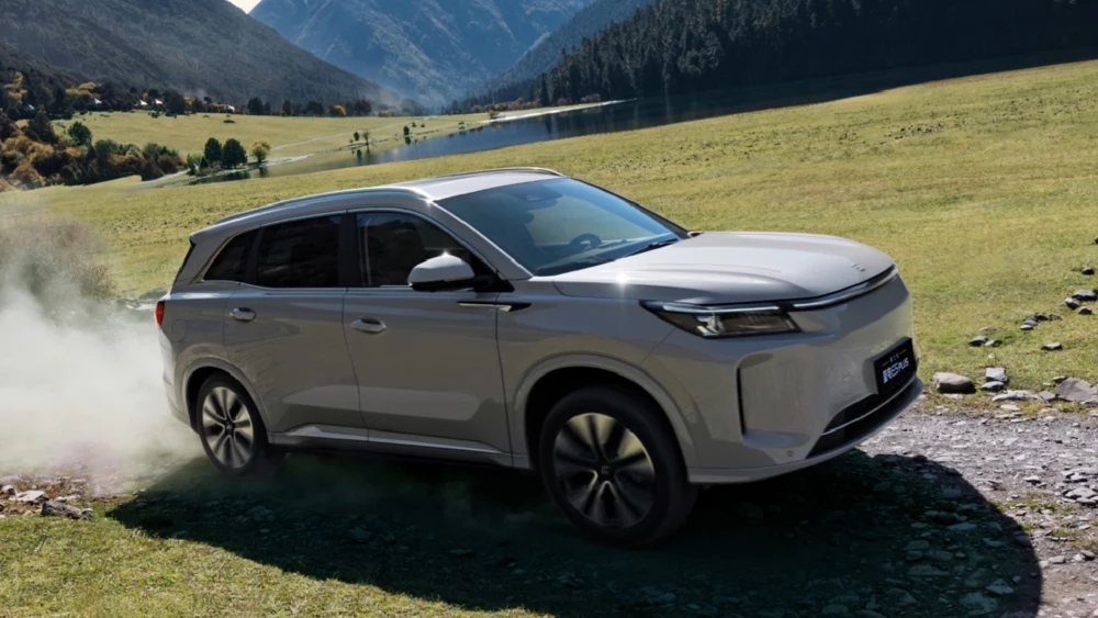 обновленный dongfeng landian e5 plus рестайлинг 2025 сбоку спереди