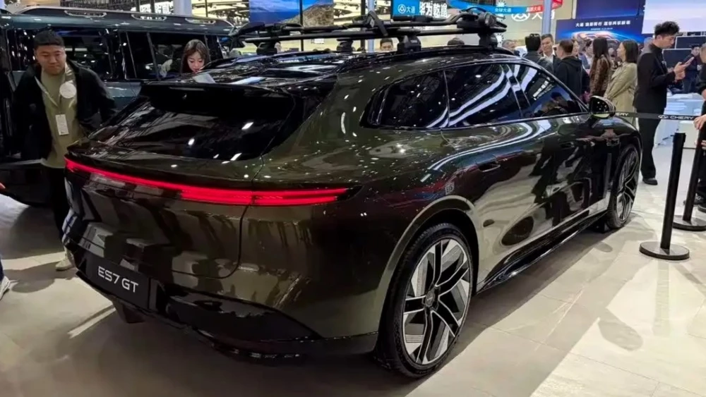 exlantix es7 gt сбоку сзади автосалон гуанчжоу 2025