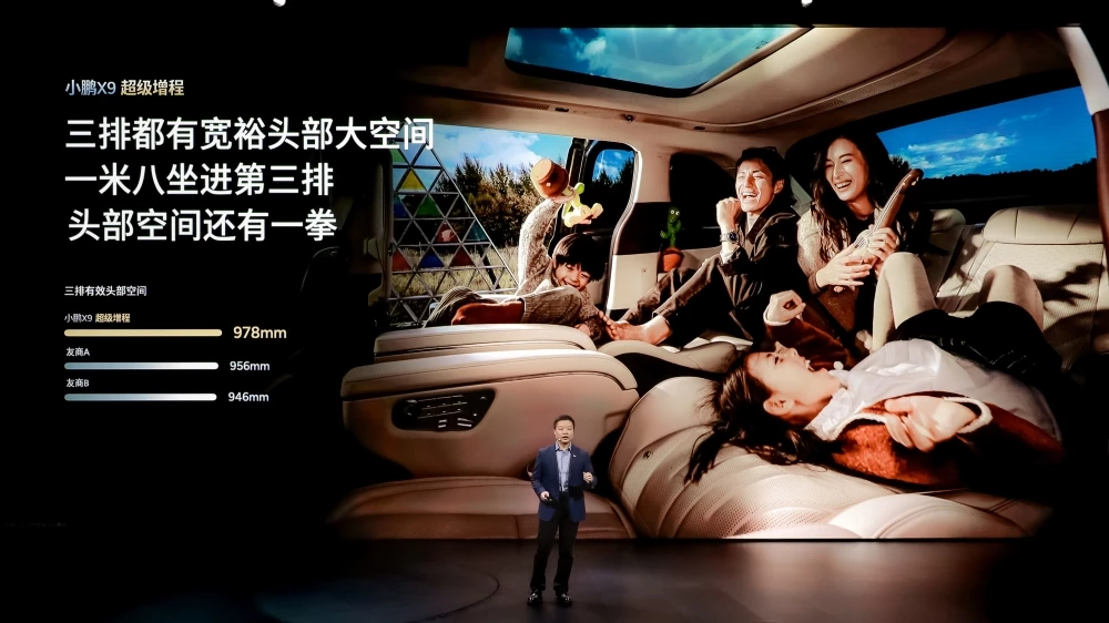 Гибридный минивэн XPeng X9 салон интерьер