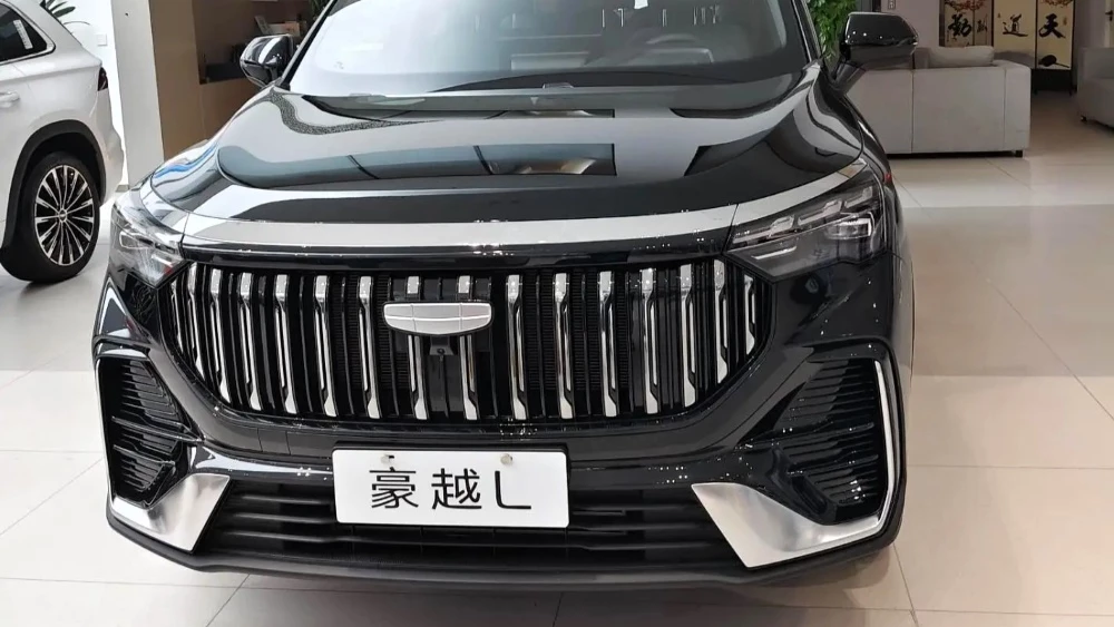 новое поколение geely okavango кроссовер спереди в китае