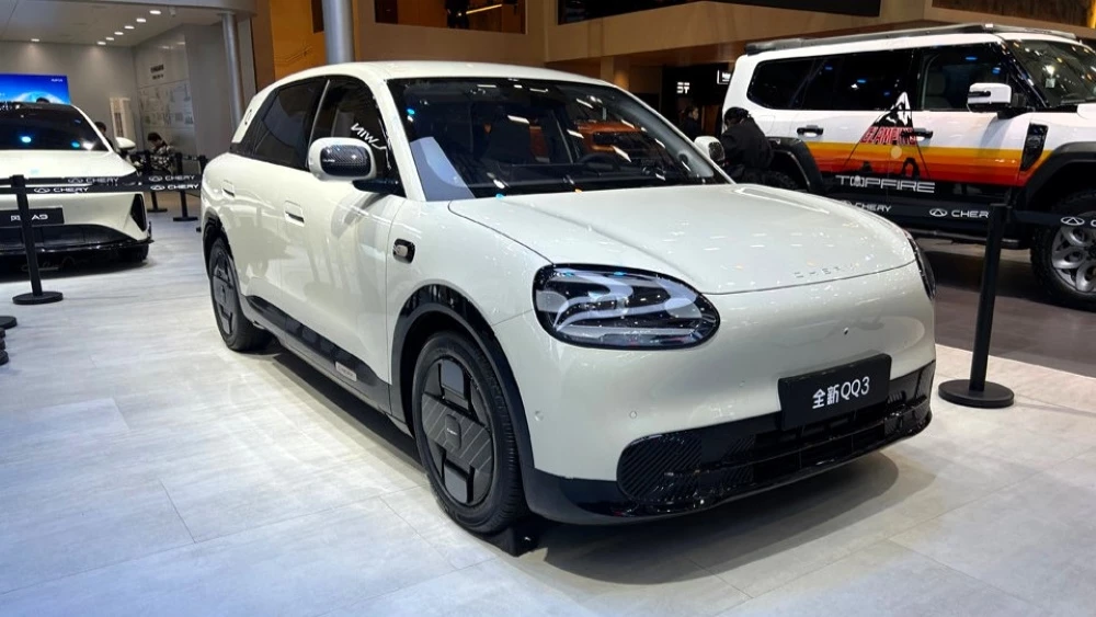 chery qq3 автосалон в Гуанчжоу 2025 спереди сбоку