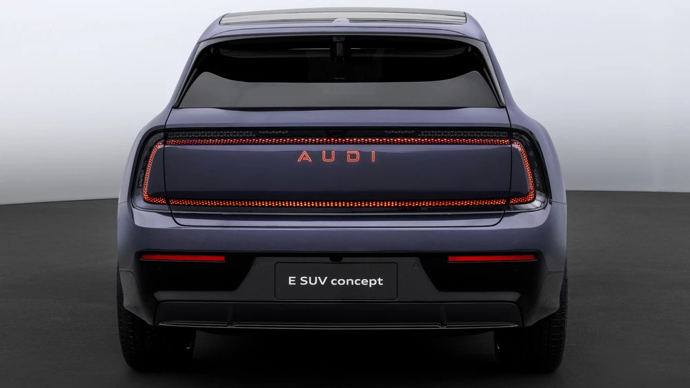 AUDI E SUV сзади концепт