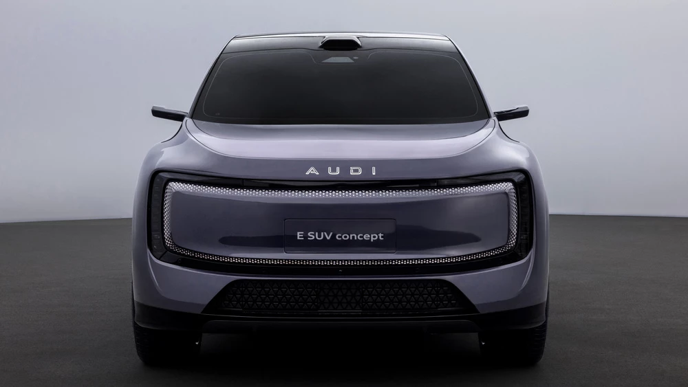 AUDI E SUV сбоку спереди концепт