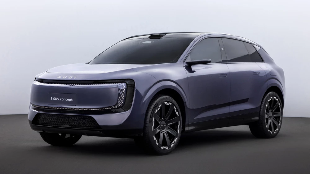 AUDI E SUV сбоку спереди концепт