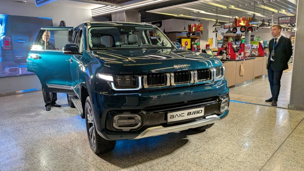 BAIC BJ60 сбоку спереди презентация