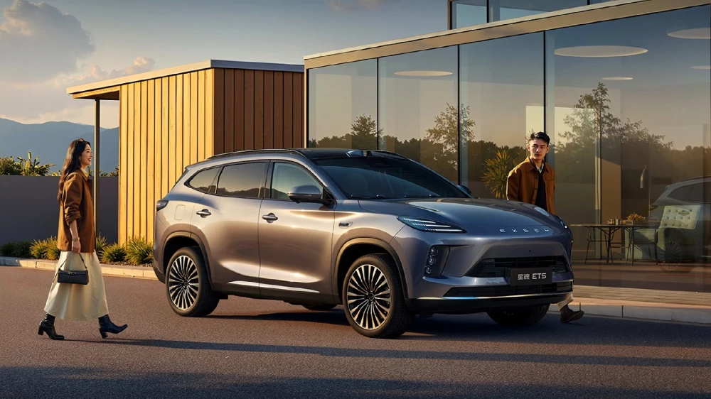 exeed exlantix et5 кроссовер гибридный сбоку спереди