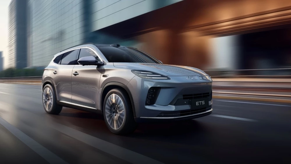 exeed exlantix et5 кроссовер гибридный сбоку спереди