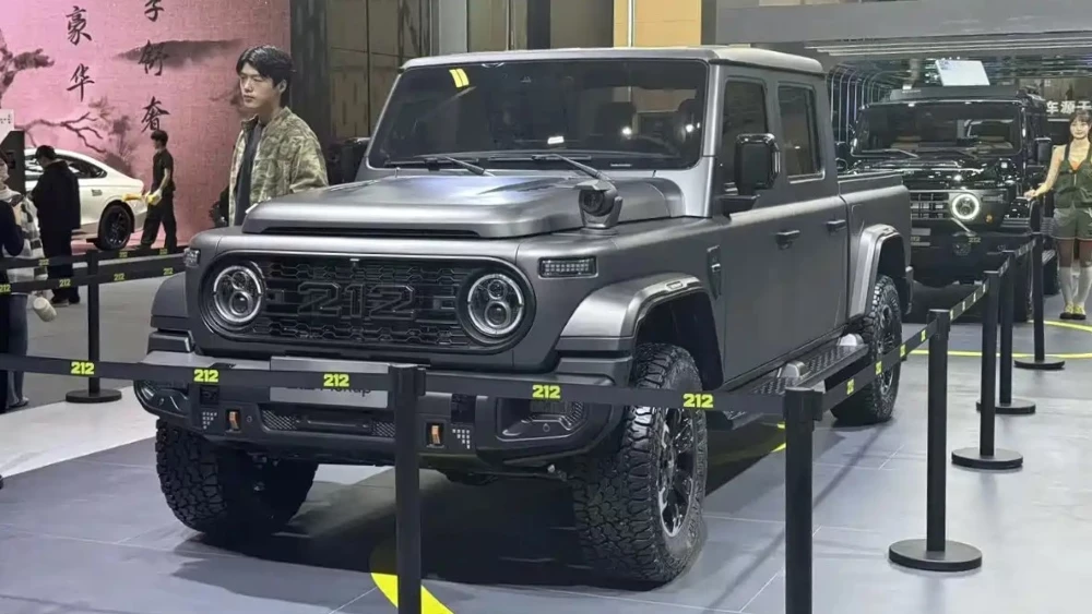 Пикап BAW 212 Explorer 01 автосалон в Гуанчжоу 2025 спереди сбоку