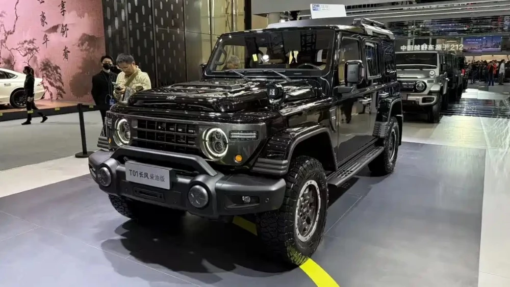 Внедорожник BAW 212 T01 Changfeng с дизельным мотором автосалон Гуанчжоу 2025 сбоку спереди