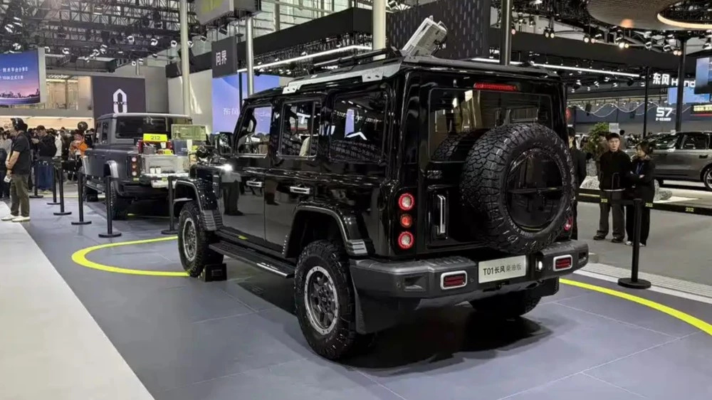 Внедорожник BAW 212 T01 Changfeng с дизельным мотором автосалон Гуанчжоу 2025 сбоку сзади