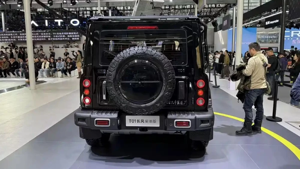 Внедорожник BAW 212 T01 Changfeng с дизельным мотором автосалон Гуанчжоу 2025 сзади