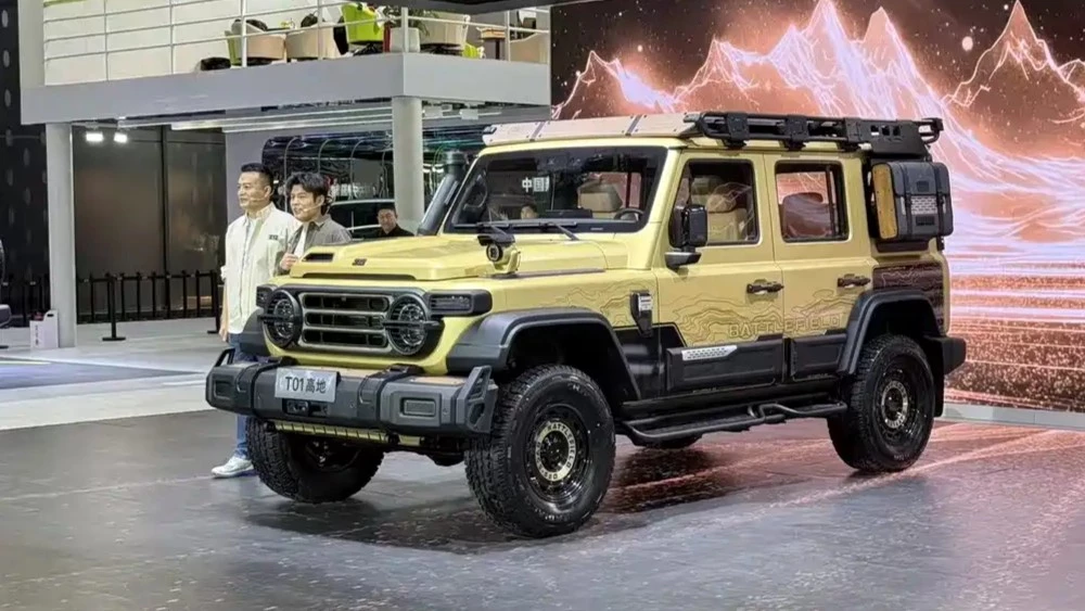 Внедорожник BAW 212 T01 Highland Edition автосалон Гуанчжоу сбоку спереди