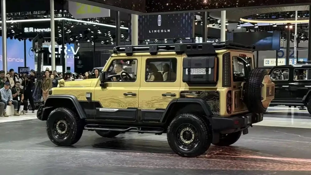 Внедорожник BAW 212 T01 Highland Edition автосалон Гуанчжоу сбоку сзади