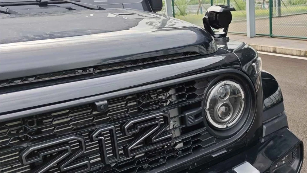 Пикап BAW 212 Explorer 01 спереди решетка фара-искатель