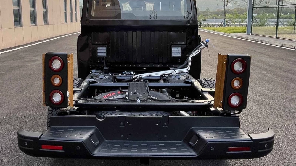 Пикап BAW 212 Explorer 01 шасси сзади