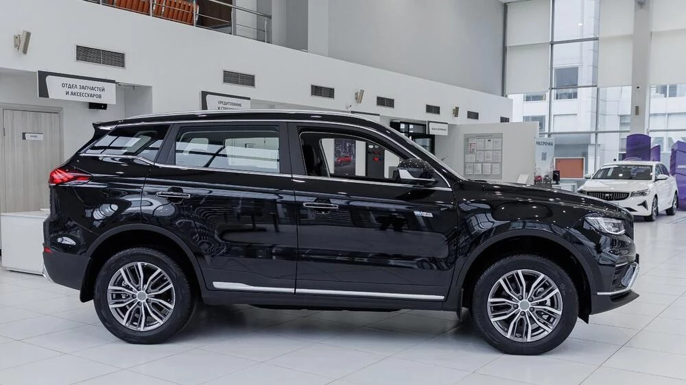 belgee x70 дорестайлинговый сбоку у дилера бизнес кар