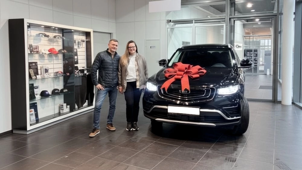 belgee X70 у дилера в автосалоне новый сбоку спереди швайков покупатели