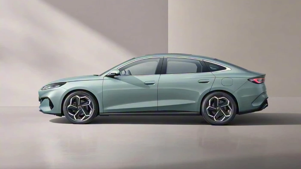 Седан BYD Seal 06 DM-i сбоку