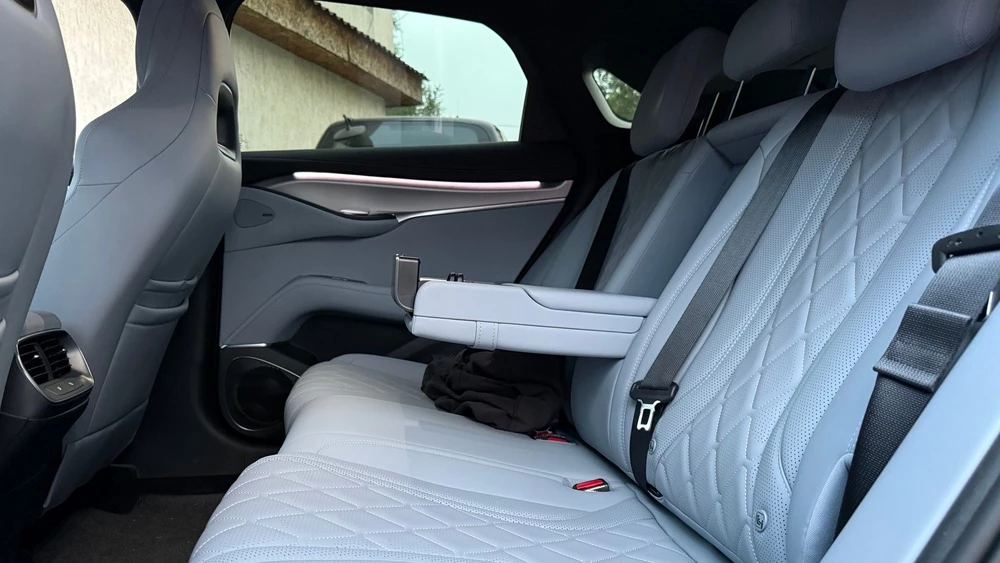 BYD Sealion 7 казахстан тест салон интерьер второй ряд сиденья