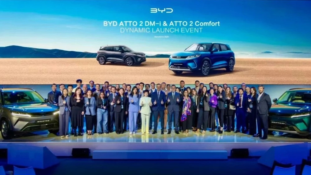 Гибридный кроссовер BYD Atto 2 DM-i в Европе презентация в барселоне