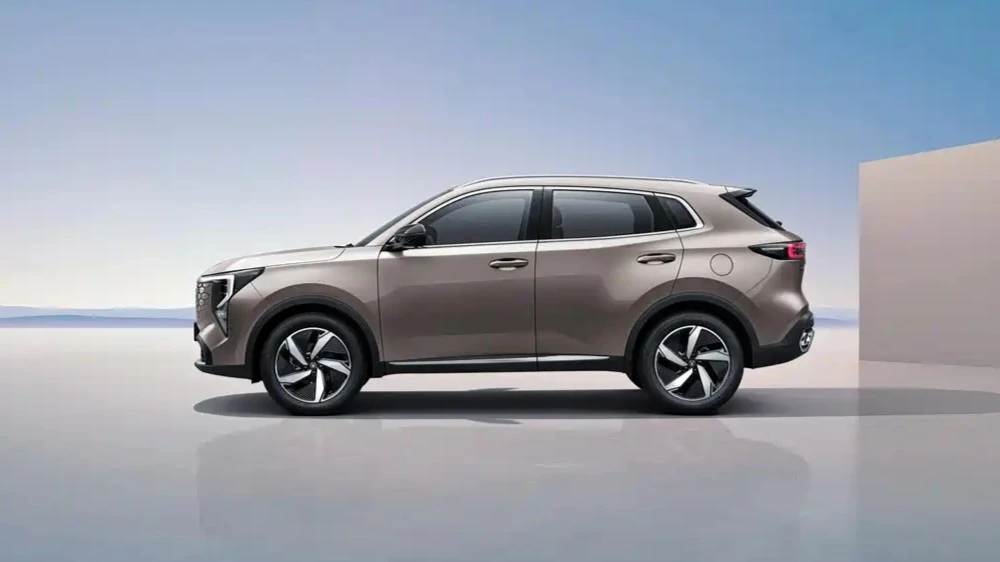 Гибридный кроссовер Changan CS55 Plus PHEV сбоку