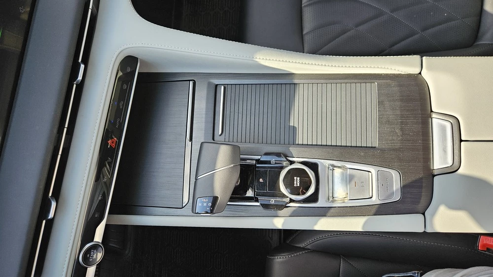 Changan CS75 Plus обновленный третьего поколения салон интерьер тоннель селектор