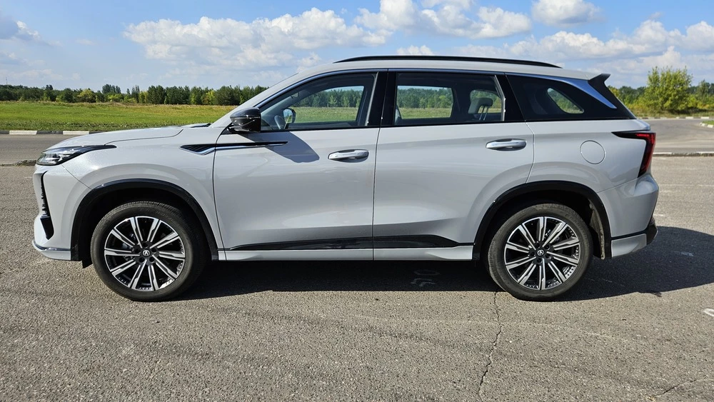 Changan CS75 Plus обновленный третьего поколения сбоку