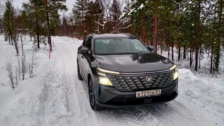 новый Changan CS75 Plus цена AWD полноприводный тест спереди