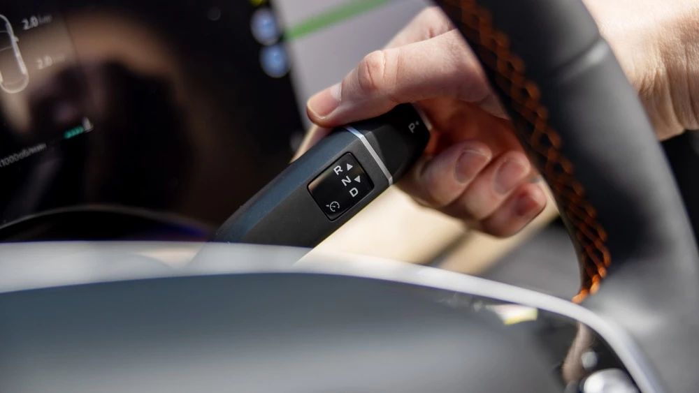 Changan CS75 Plus AWD полноприводный тест салон интерьер селектор коробки передач за рулем