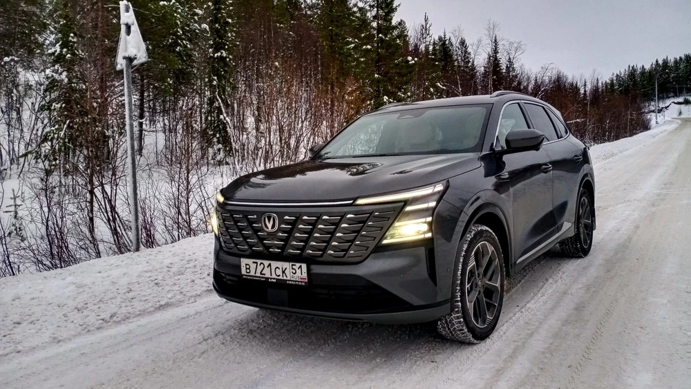 Changan CS75 Plus AWD полноприводный тест сбоку спереди
