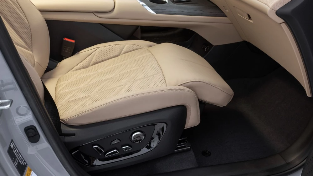 Changan CS75 Plus AWD полноприводный тест салон интерьер кресла zero gravity