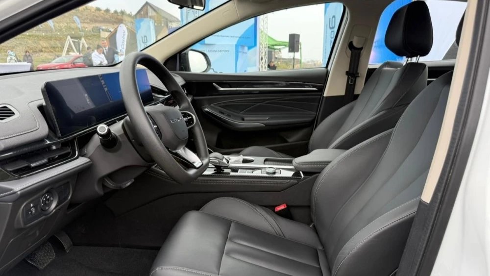 Chery Arrizo 6 в Казахстане салон интерьер первый ряд сиденья