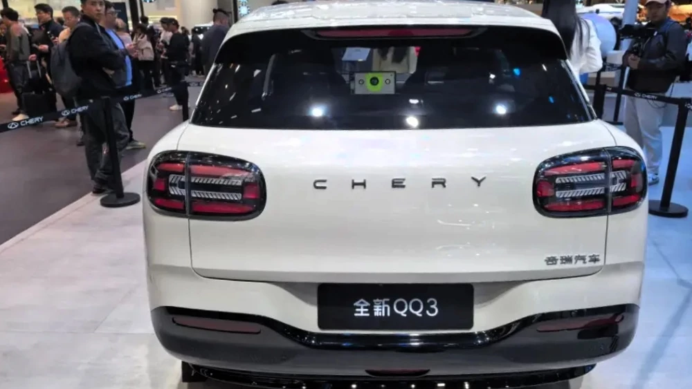 chery qq3 автосалон в Гуанчжоу 2025 сзади