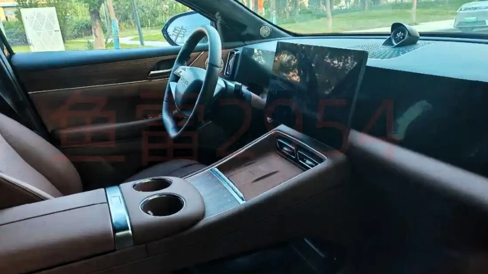 exeed mx кроссовер интерьер в Китае