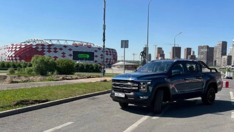 Foton Tunland V7 в Москве спартак арена сбоку спереди