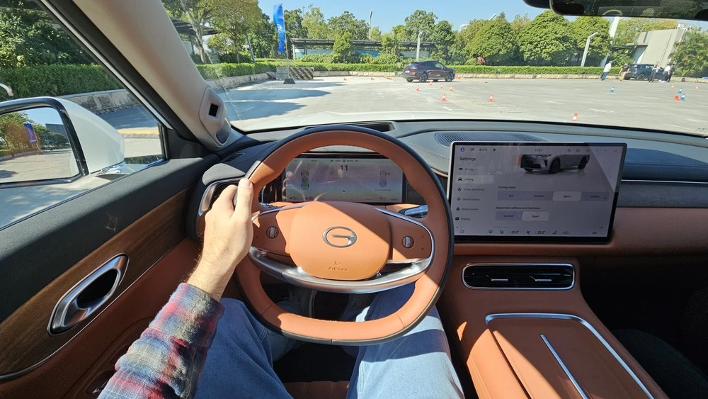 GAC S9 салон интерьер водитель за рулем