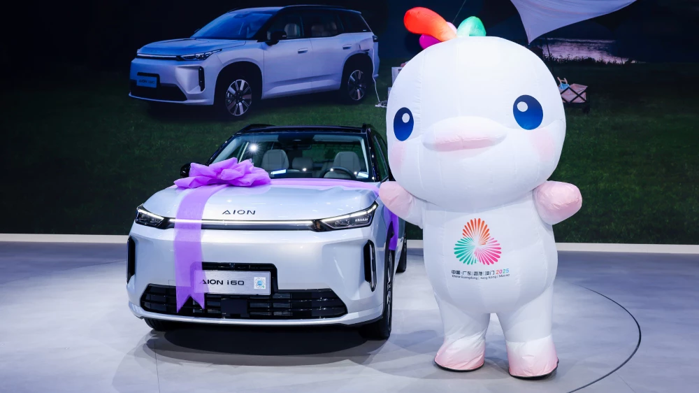 gac aion i60 сбоку спереди электрический кроссовер 